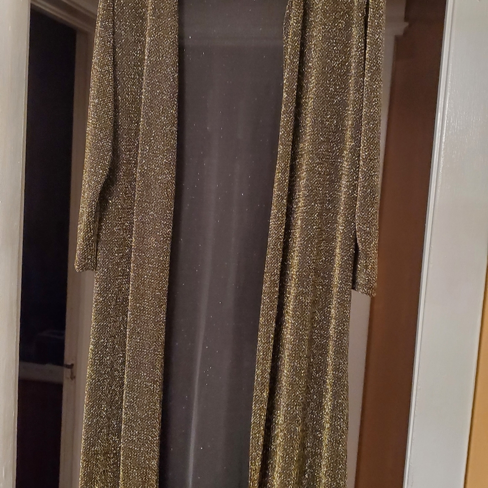 Clothes - Picture 3 of 17